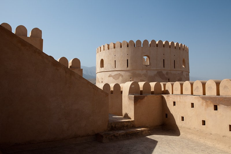 نمایی از قلعه نخل عمان در هنگام سفر به این کشور
