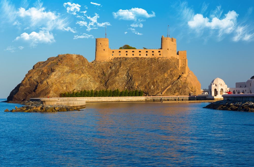 از قلعه های تازیخی عمان قلعه مطح است